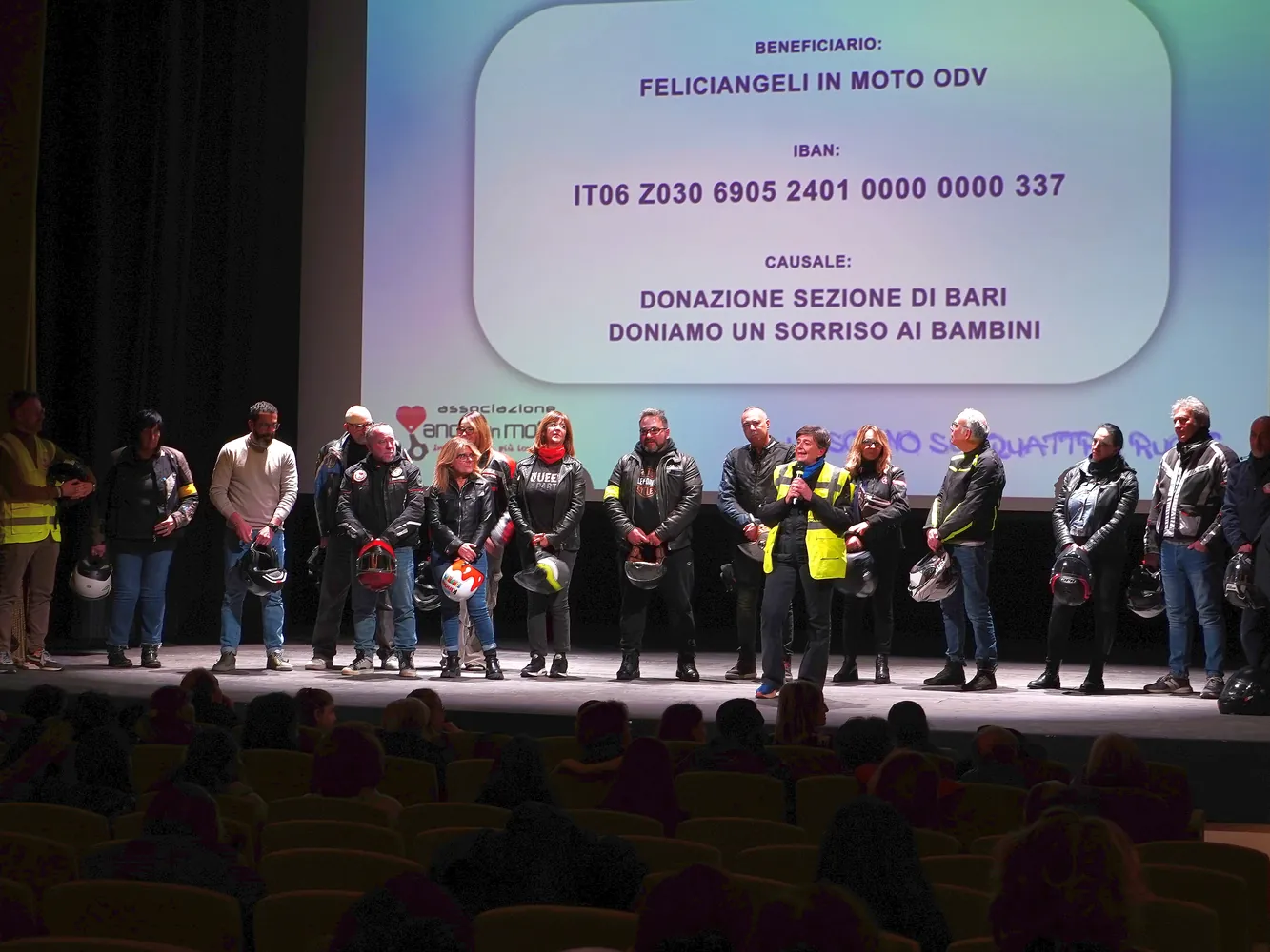 Angeli in moto - Foto dello Spettacolo “Social Fest!” con Antonio Stornaiolo - Meeting del Volontariato 2025 "Il Coraggio della Speranza" 14 Dicembre 2025 ore 17:00